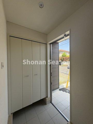 【玄関】 | たくさんの靴を収納できるシューズボックス完備！