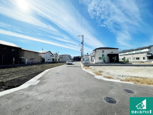 大津市下阪本　第4期　新築一戸建ての前面道路含む現地写真|周辺は落ち着いた街並みの住宅地！子育てがしやすい住環境です！まだ未完成ですが、現地でしかわからない事もございます。是非一度ご覧ください。