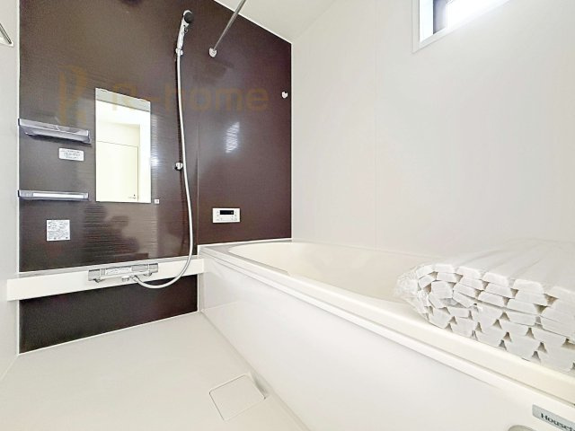 ひたちなか市足崎1期　新築戸建て　4号棟の浴室|１坪タイプの大きなお風呂で、小さなお子様とご一緒に入浴いただける広さです！