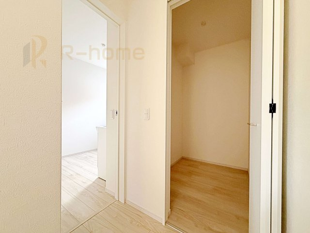 ひたちなか市足崎1期　新築戸建て　4号棟の収納|たっぷり収納できるウォークインクローゼット！リビングが綺麗に保てます♪