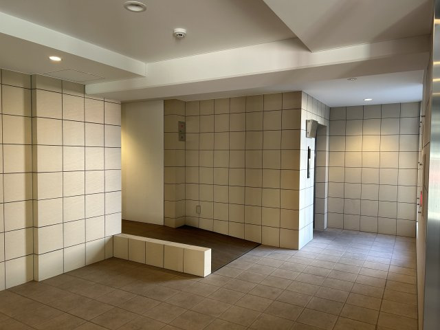 大阪市淀川区塚本５丁目の賃貸マンションのロビー