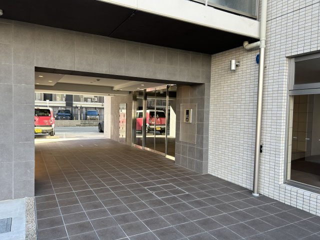 大阪市淀川区塚本５丁目の賃貸マンションのエントランス