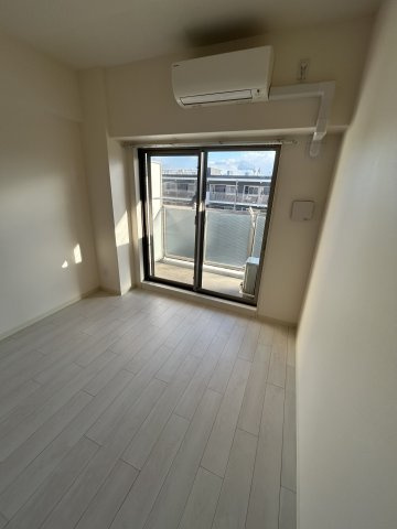 大阪市淀川区塚本５丁目の賃貸マンションの居間・リビング