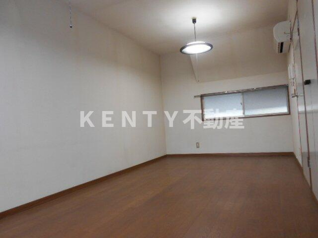 【居間・リビング】 | アザレアハイツ | こちらの居間で趣味の時間をお楽しみください