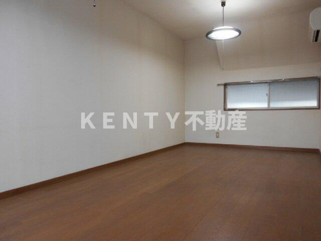 【寝室】 | アザレアハイツ | 使い勝手のいい寝室です