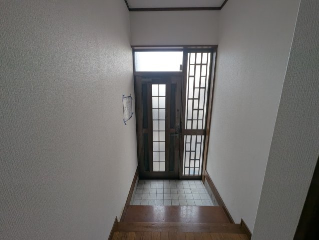 久代コートの玄関