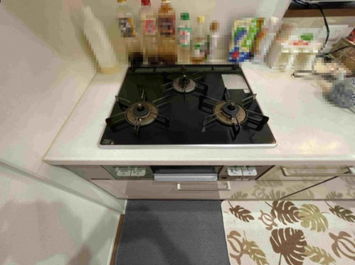 柏市花野井　中古戸建のキッチン|3口　コンロ