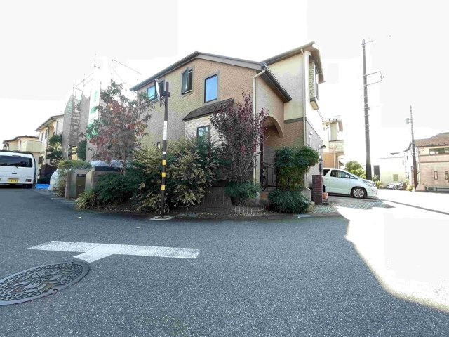 柏市花野井　中古戸建の前面道路含む現地写真