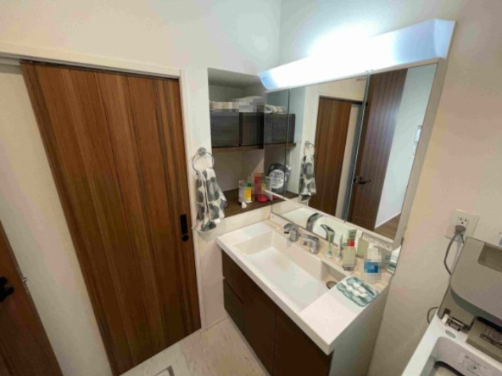 柏市花野井　中古戸建の独立洗面台