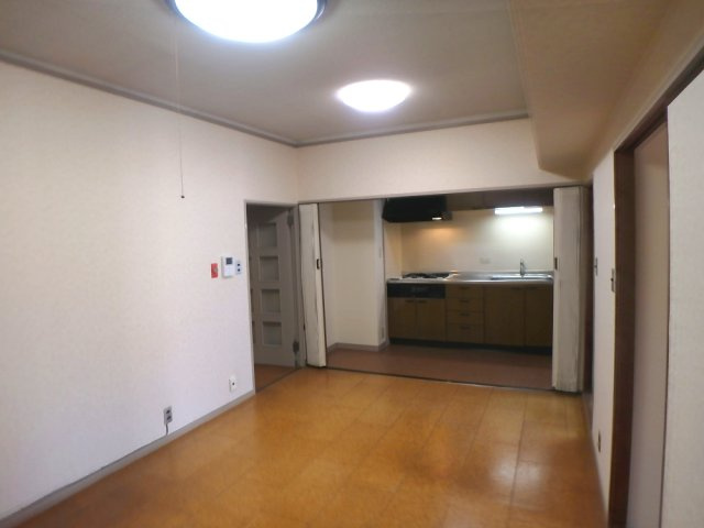 甲東園パークマンションの居間・リビング|使いやすい居間です