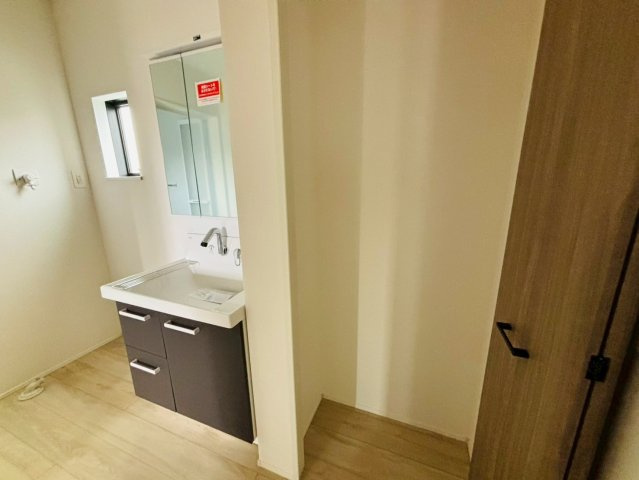 八街に１期　新築戸建て　１号棟の独立洗面台