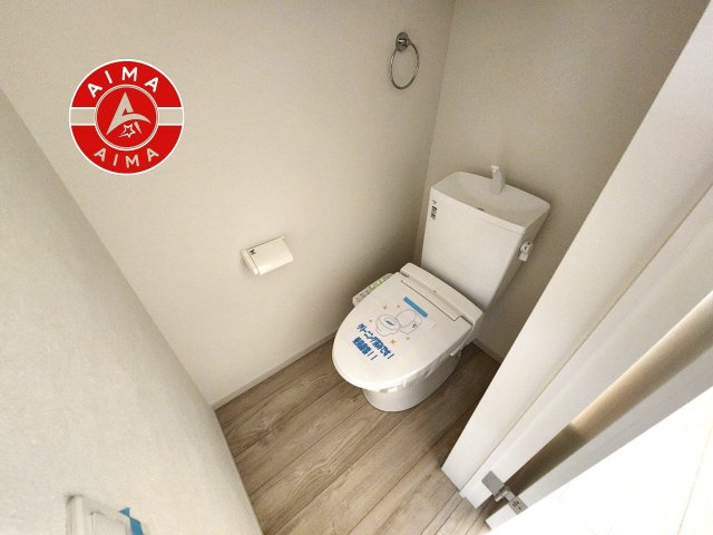 福岡市西区横浜1丁目第5-3棟（2号棟）　のトイレ|温水洗浄便座を完備しております。2ヶ所にトイレがあるのは朝の慌ただしい時間も安心です。