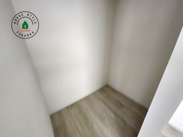 福岡市西区横浜1丁目第5-3棟（2号棟）　の内観：施工例|洋服や大きな荷物が多い方や人数の多いご家族などは、一般的なクローゼットよりもウォークインクローゼットのほうが使い勝手が良いです。