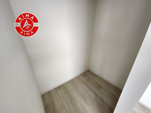 福岡市西区横浜1丁目第5-3棟（2号棟）　の収納|洋服や大きな荷物が多い方や人数の多いご家族などは、一般的なクローゼットよりもウォークインクローゼットのほうが使い勝手が良いです。