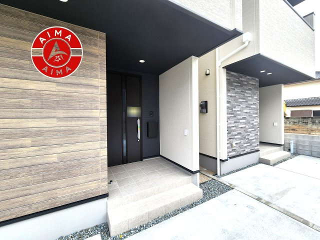 福岡市西区横浜1丁目第5-3棟（2号棟）　の玄関|おでかけの時も帰った時も、「我が家」を最初に感じでもらえる素敵な空間に。