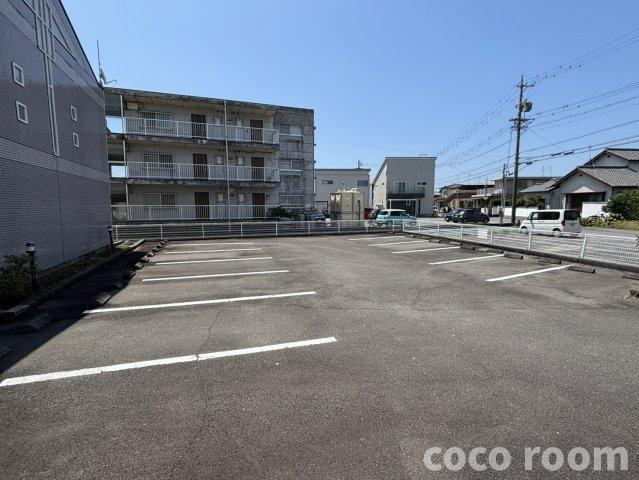 グランシャリオの駐車場