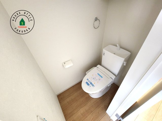 福岡市西区横浜1丁目第5-3棟（3号棟）　のトイレ|温水洗浄便座を完備しております。2ヶ所にトイレがあるのは朝の慌ただしい時間も安心です。