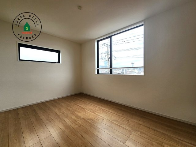 福岡市西区横浜1丁目第5-3棟（3号棟）　の洋室|採光良好な洋室は全居室、複層ガラスの遮熱効果と断熱効果で、一年中快適に過ごせます。