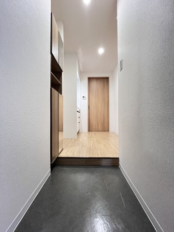 大阪市城東区中央２丁目の賃貸マンションの玄関
