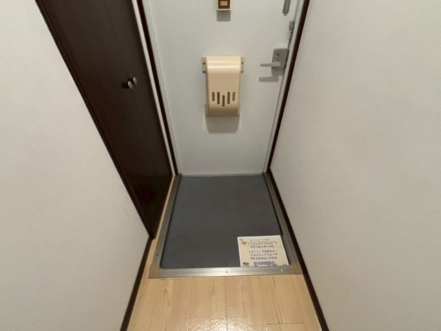 黒岩ハイツの玄関