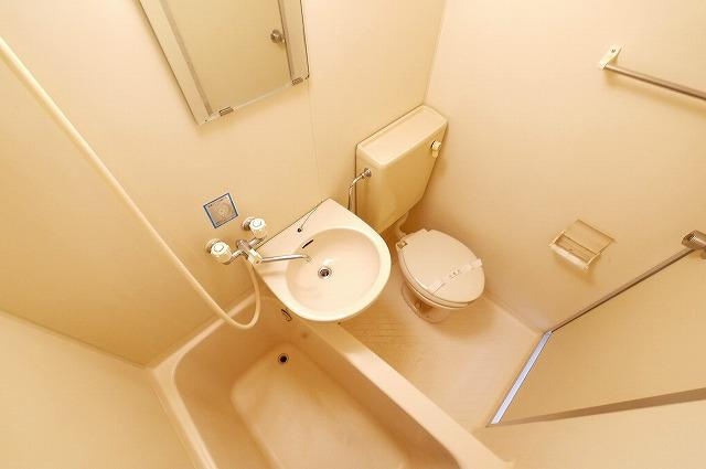 白樺ハイツ大宮Ⅲの浴室|コンパクトで使いやすいお風呂です