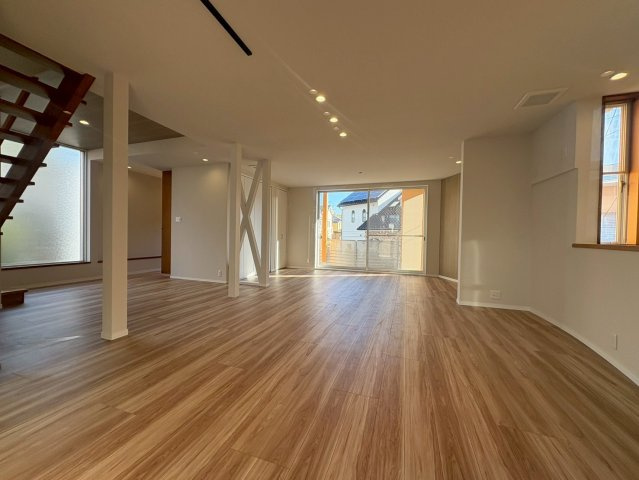 小曽根町4-5-15 戸建の居間・リビング