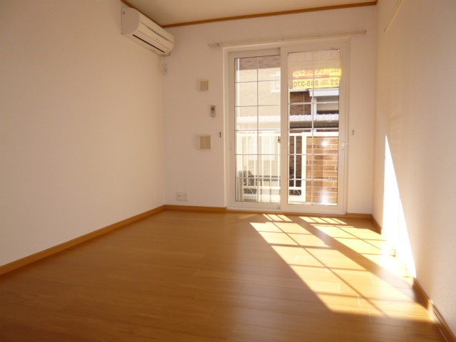 ビッグベアーＡの居間・リビング|洋室