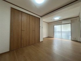 プチメゾンヤナセの居間・リビング