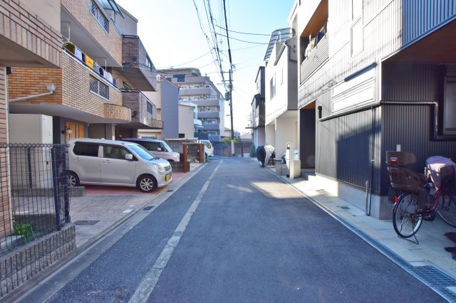 大阪市淀川区野中南1丁目リフォーム済戸建の前面道路含む現地写真|前面道路幅員：4ｍ