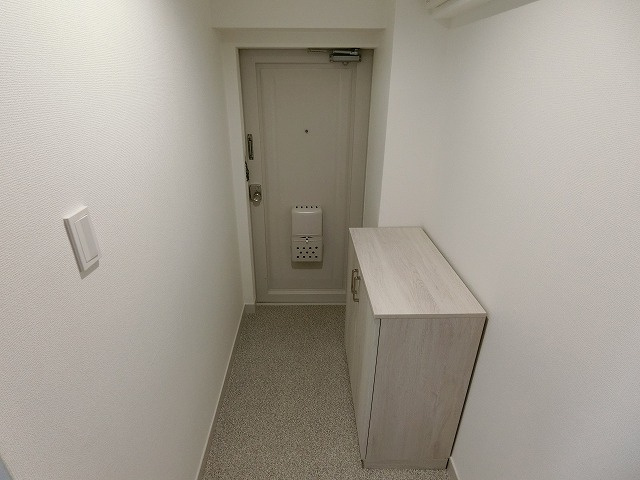 甲子園ハニーマンションの玄関