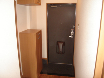 【玄関】 | ルナフィット | 玄関(人感センサーライト)