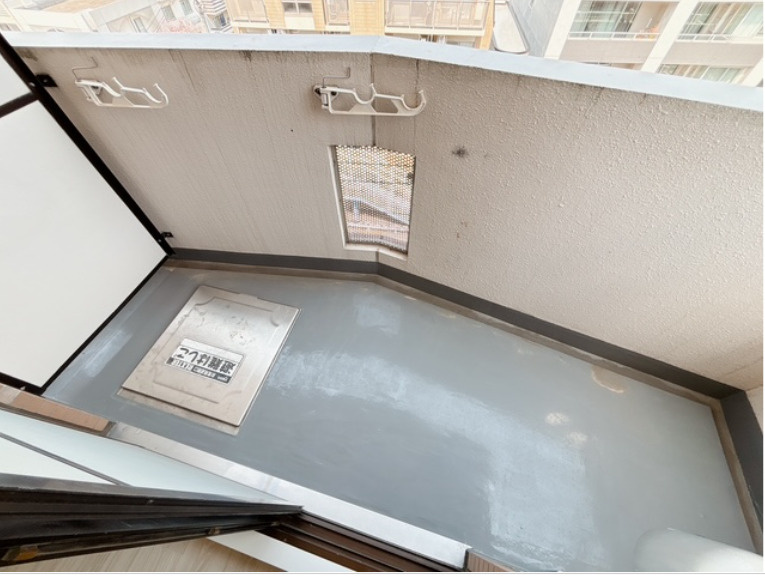 レジデンス三軒茶屋スクエア　リノベーション　オートロック　宅配BOXのバルコニー