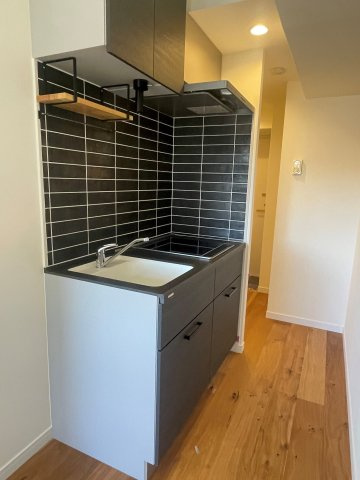 レジデンス三軒茶屋スクエア　リノベーション　オートロック　宅配BOXのキッチン