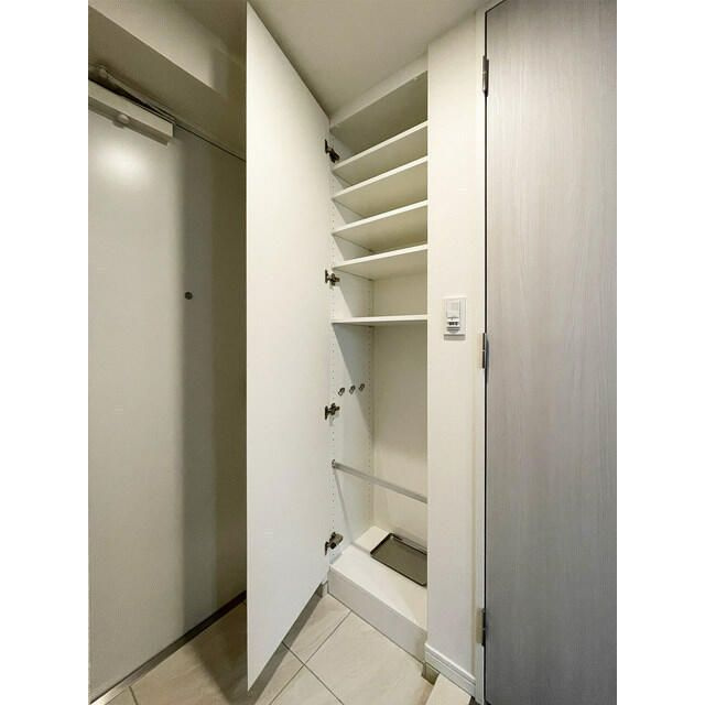 RJRプレシア千鳥の玄関|玄関　シューズインクローゼット