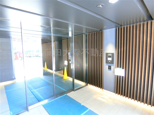 RJRプレシア千鳥のエントランス|防犯カメラTVモニター付オートロック宅配BOXメールBOX管理人室　エントランス