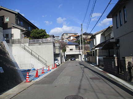 広島市佐伯区皆賀２丁目 昭和台の前面道路含む現地写真