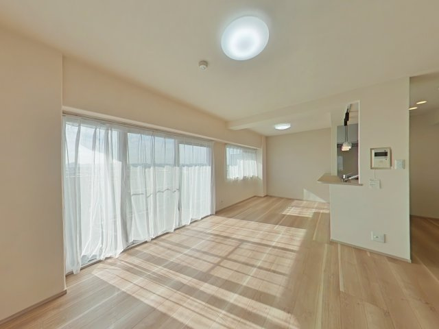 サーパス北新保の居間・リビング|日当たり・風通し・眺望の優れる最上階角部屋です！ぜひ現地でご体感ください！