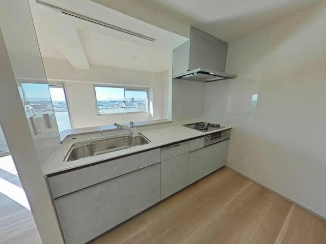 サーパス北新保のキッチン|食洗器付きの対面キッチンは、リビングダイニングとの一体感が感じられます！