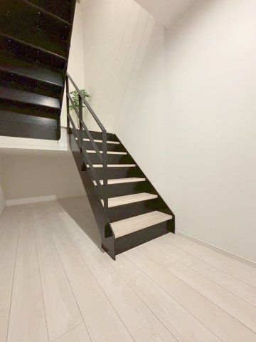 「防音仕様」LEGALAND+江古田のその他|階段下も収納スペースと利用できます