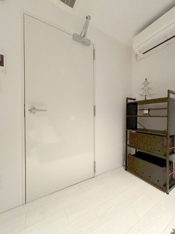 「防音仕様」LEGALAND+江古田の内装|防音扉仕様です