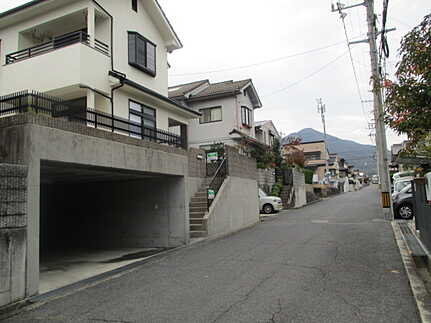 佐伯区藤の木４丁目の前面道路含む現地写真