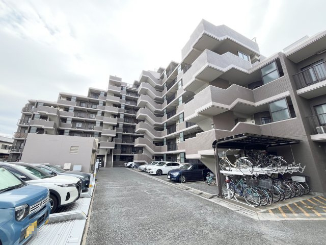 ライオンズガーデン新所沢の外観|敷地内駐車場あり♪