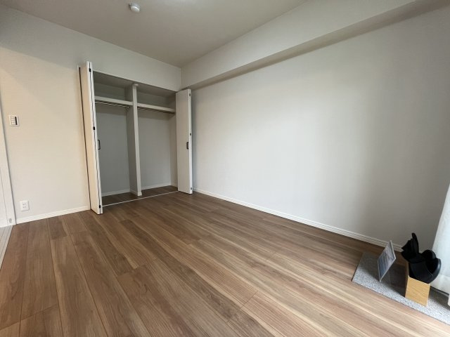 ライオンズガーデン新所沢の洋室|リビング続きの6.4帖洋室は、使い道はいろいろの”プラスワン空間”ワークルーム・キッズルームなど、暮らしに合わせて自由に活用できます。