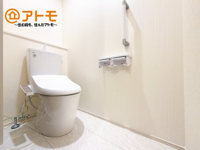 【トイレ】 | 伊豆の国市南條　新築一戸建て　全1棟 | 窓があり換気もすぐにできる、清潔感のあるトイレです♪