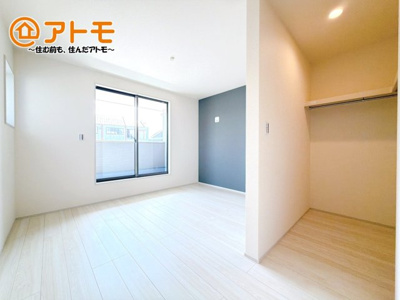 【寝室】 | 伊豆の国市南條　新築一戸建て　全1棟 | 各居室に収納がついているので、部屋の中をすっきり見せることができますね！