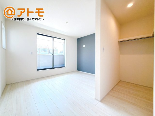 【寝室】 | 伊豆の国市南條　新築一戸建て　全1棟 | 各居室に収納がついているので、部屋の中をすっきり見せることができますね！