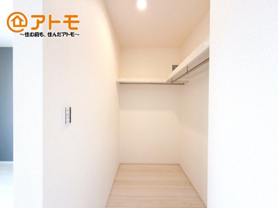 【内装】 | 伊豆の国市南條　新築一戸建て　全1棟 | ハンガーパイプ付きのウォークインクローゼットは季節ものなどを収納することができて便利です♪