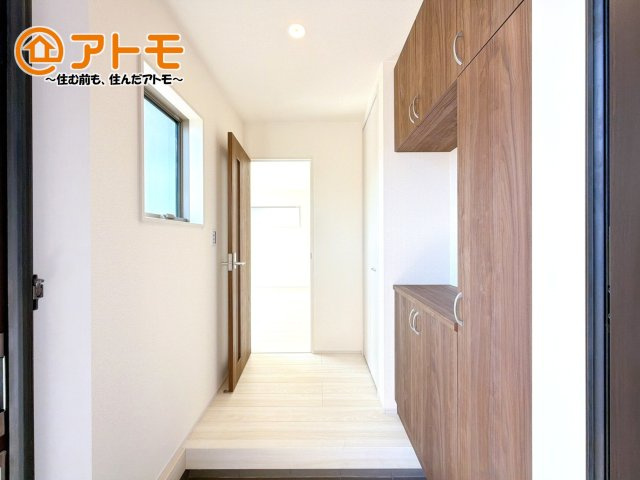 【玄関】 | 伊豆の国市南條　新築一戸建て　全1棟 | 玄関は収納付きで使い勝手良好♪見た目もすっきり♪