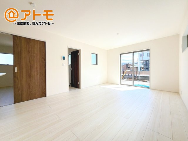 【居間・リビング】 | 伊豆の国市南條　新築一戸建て　全1棟 | 家族団らんのイメージは、リビングを思い浮かべませんか？リビングこそ広々とした空間が良いですね♪