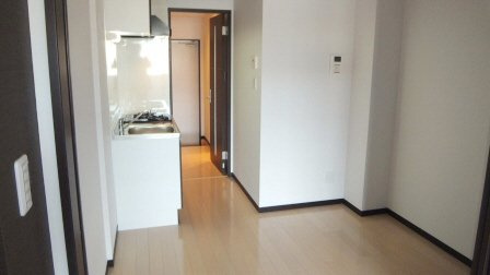 Elan Vitalの居間・リビング|エアコン付き